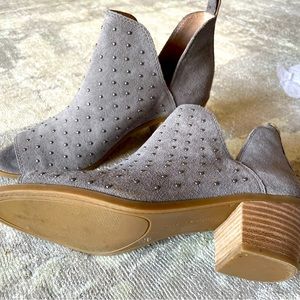 Lucky brand booties, worn once. If your size is 8, it will fit.